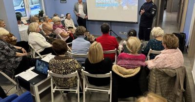 Seniorzy uczą się jak nie dać się oszukać